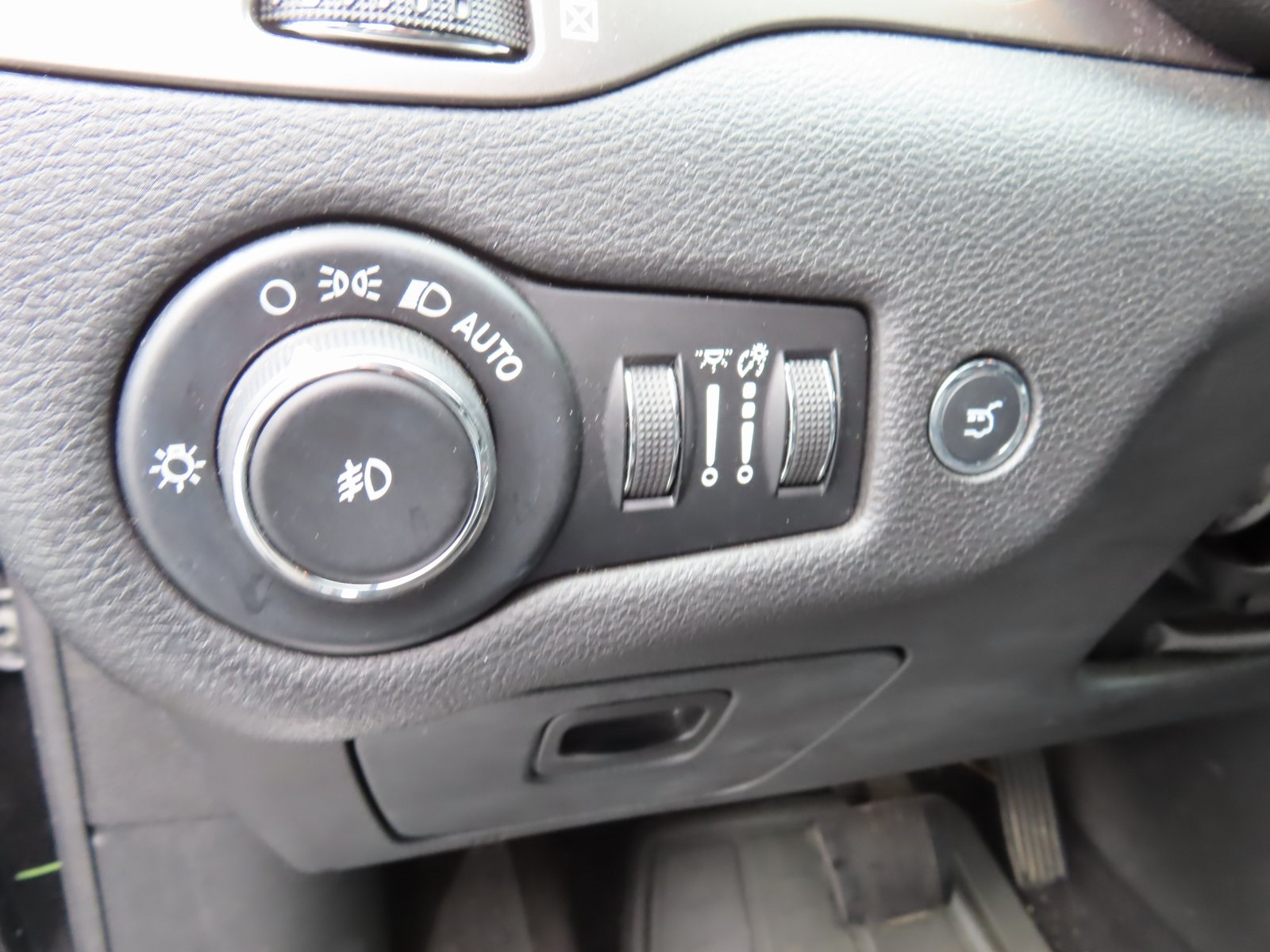 Vehicle image 14 of 36