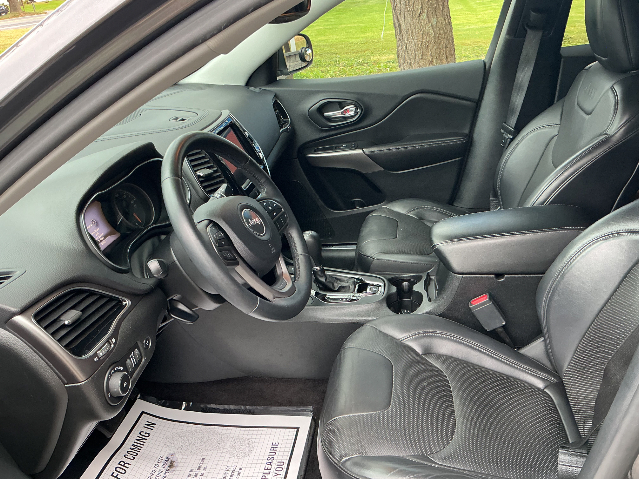 2019 Jeep Cherokee Limited Image 13 of 28