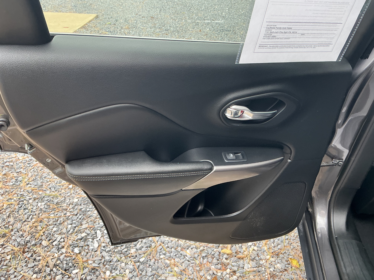 2019 Jeep Cherokee Limited Image 17 of 28