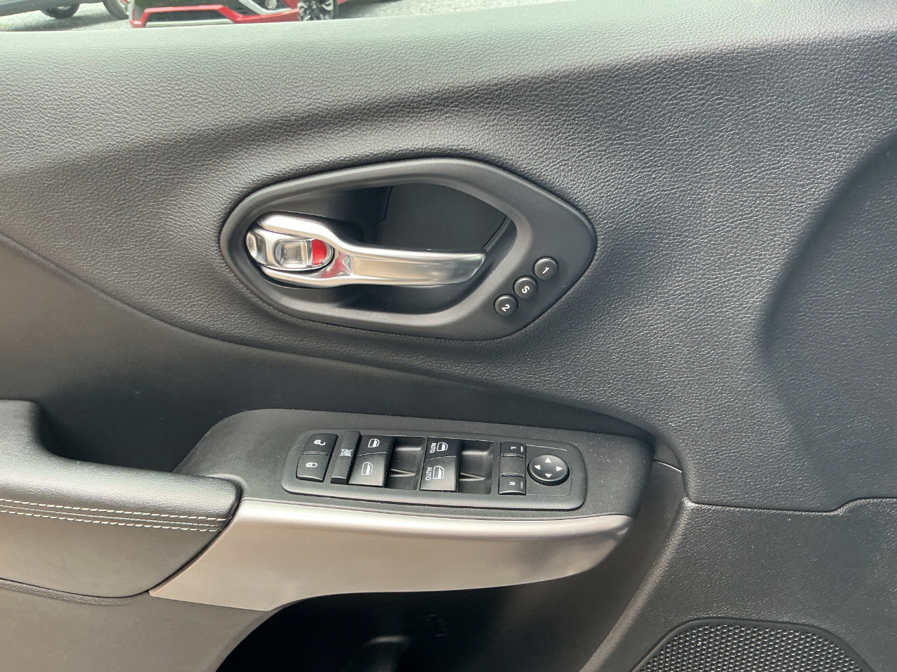 2019 Jeep Cherokee Limited Image 20 of 28