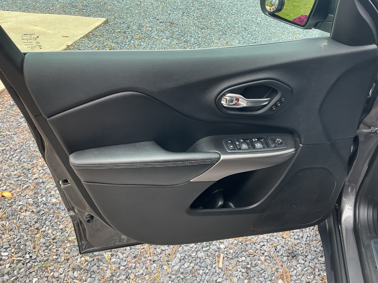 2019 Jeep Cherokee Limited Image 18 of 28