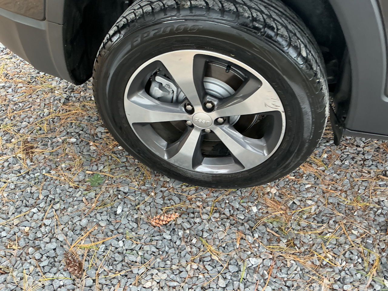 2019 Jeep Cherokee Limited Image 5 of 28