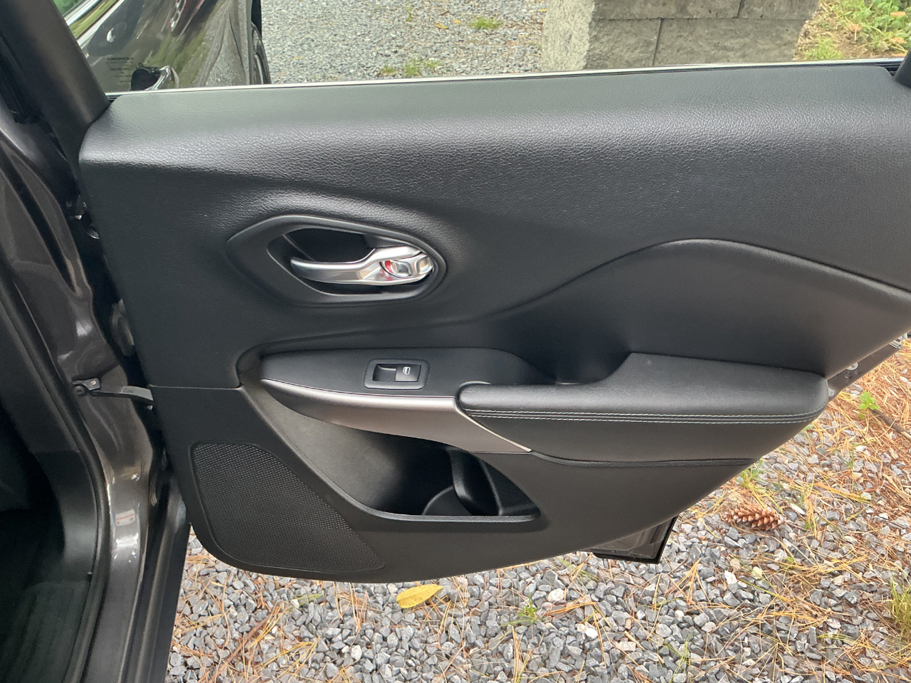 2019 Jeep Cherokee Limited Image 21 of 28