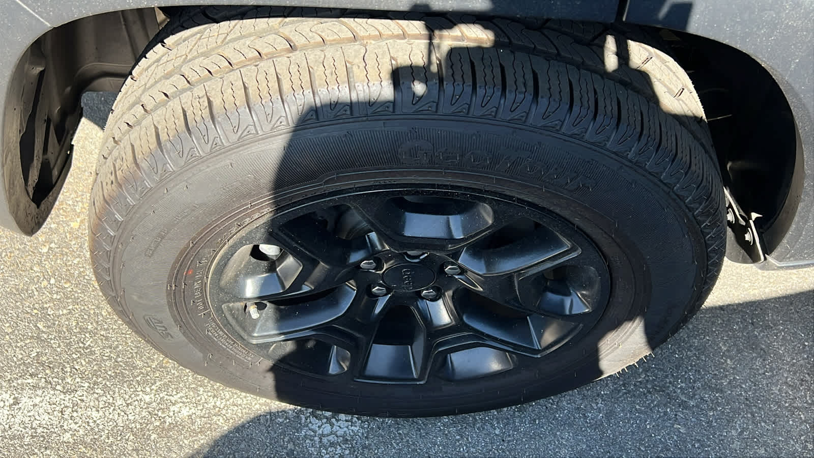 Vehicle image 13 of 21