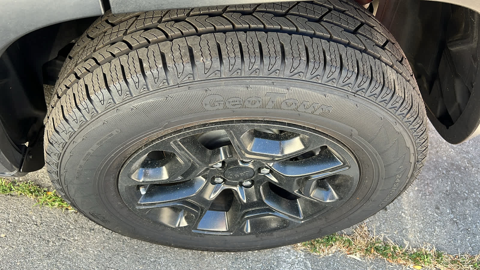 Vehicle image 17 of 21