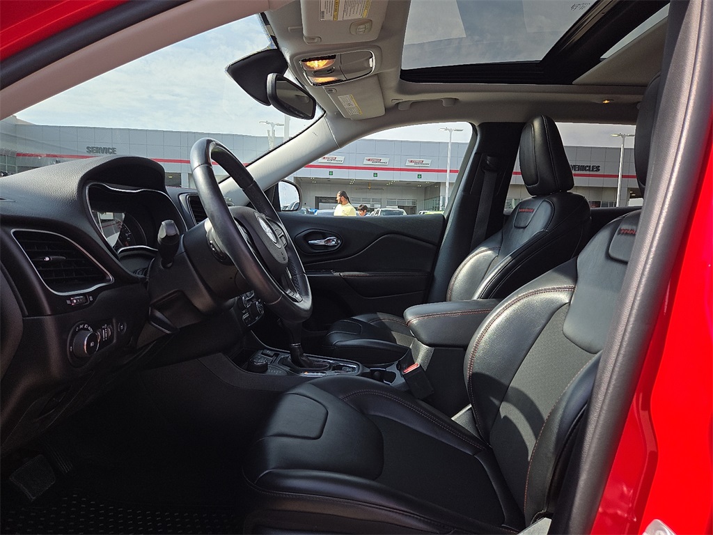 Vehicle image 9 of 12