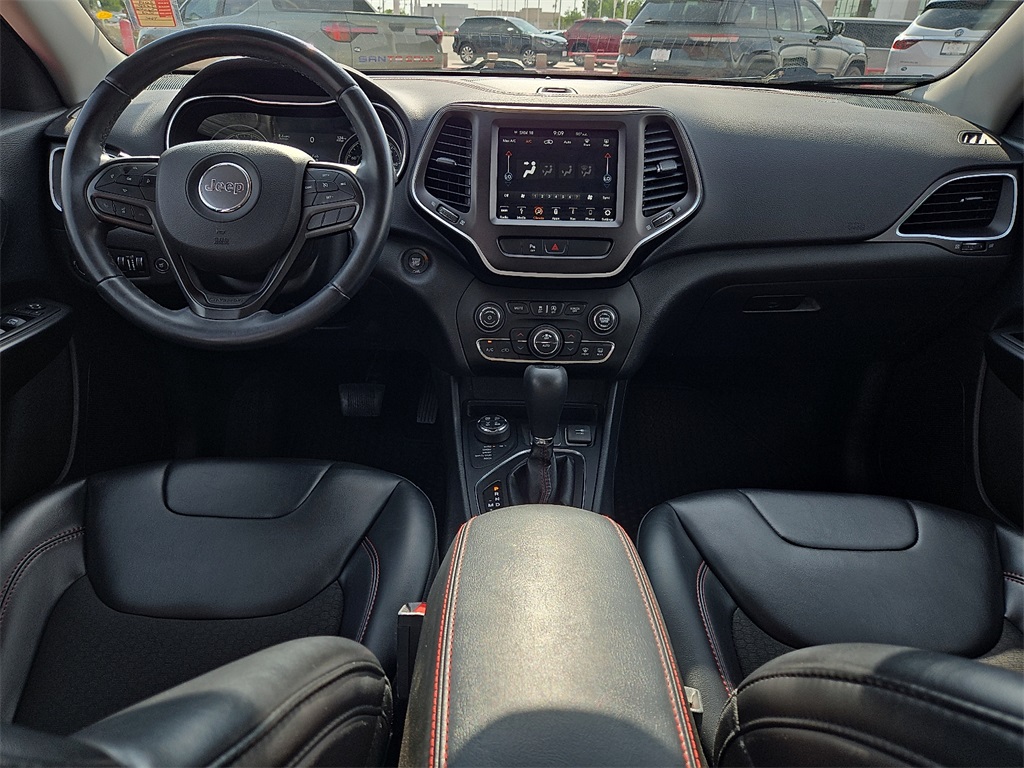 Vehicle image 8 of 12