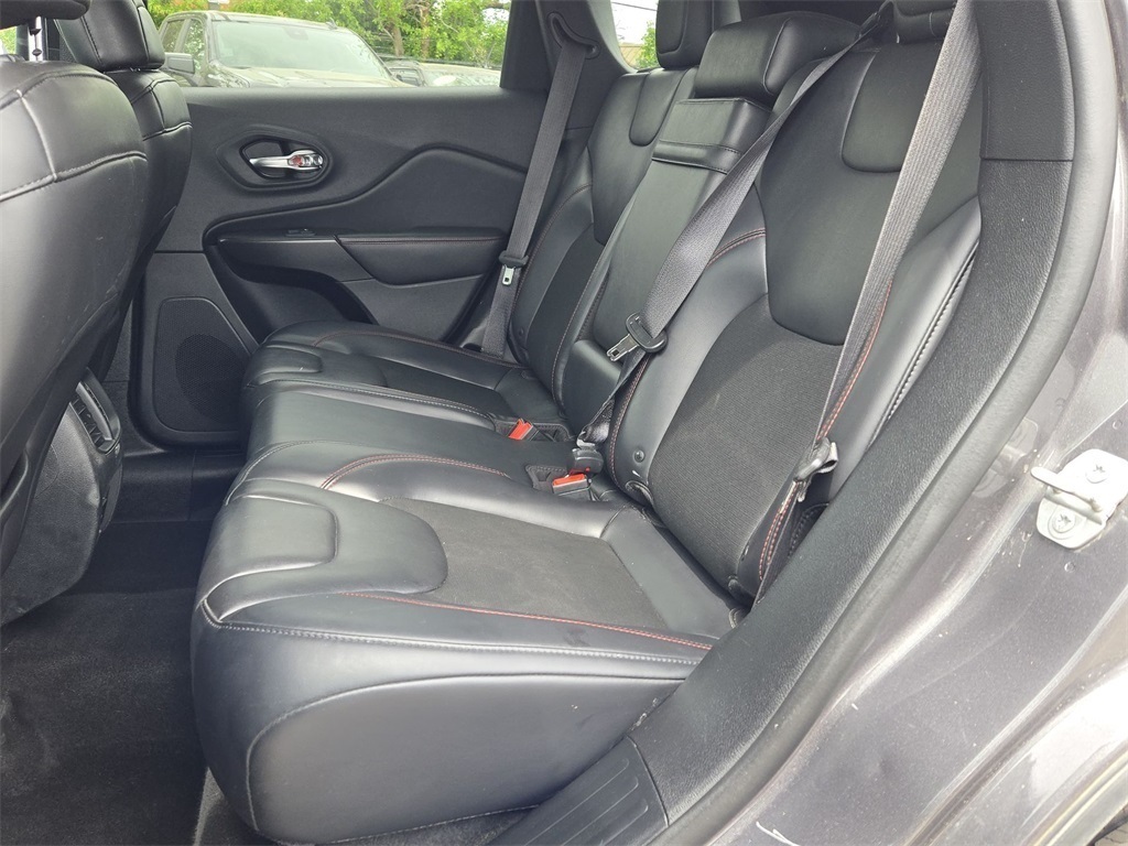 Vehicle image 18 of 39