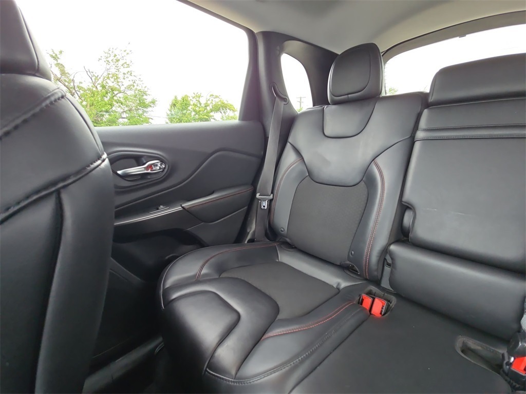 Vehicle image 15 of 39