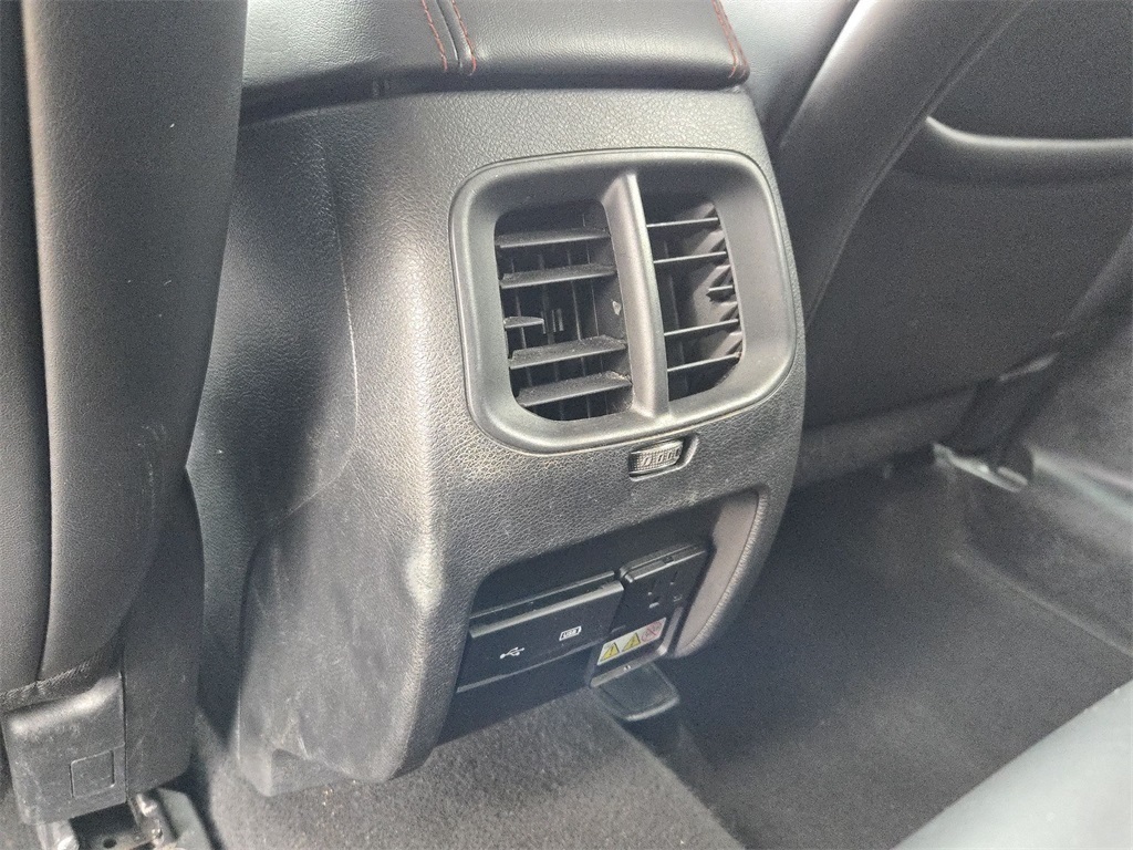 Vehicle image 33 of 39