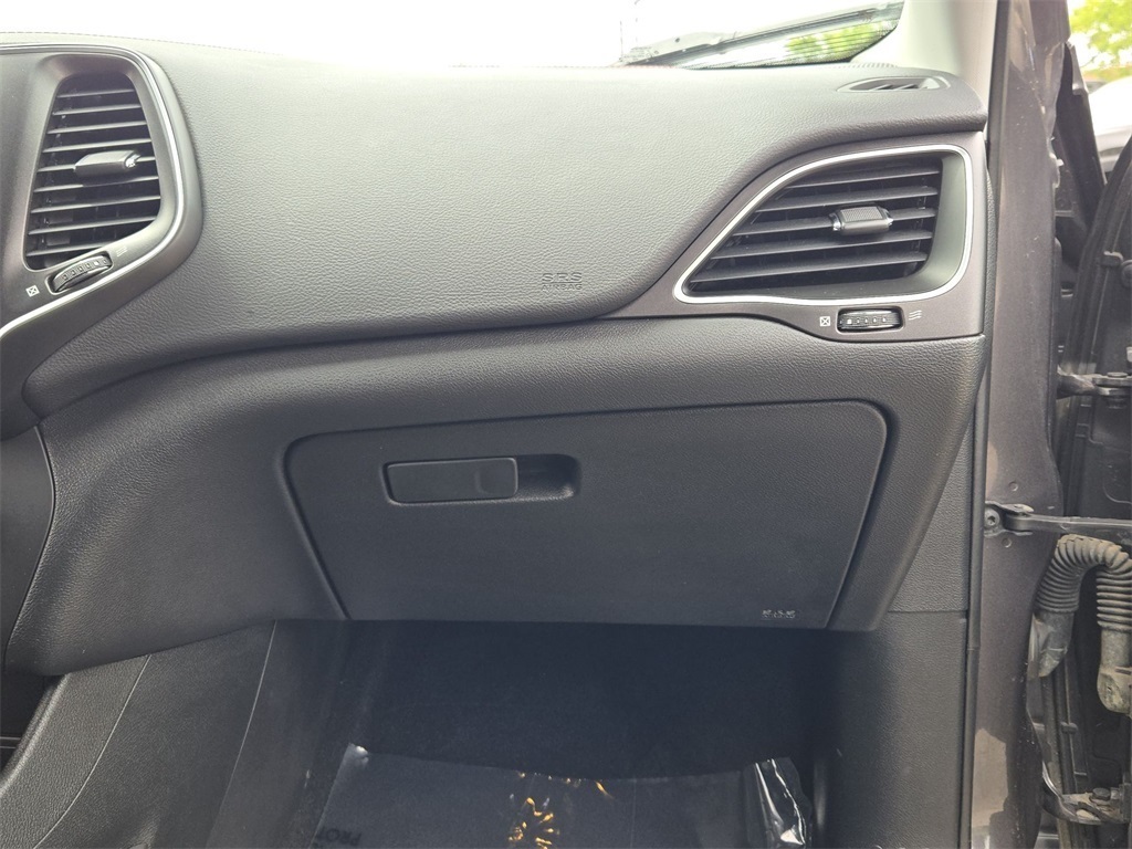 Vehicle image 13 of 39