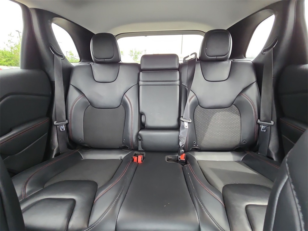 Vehicle image 19 of 39