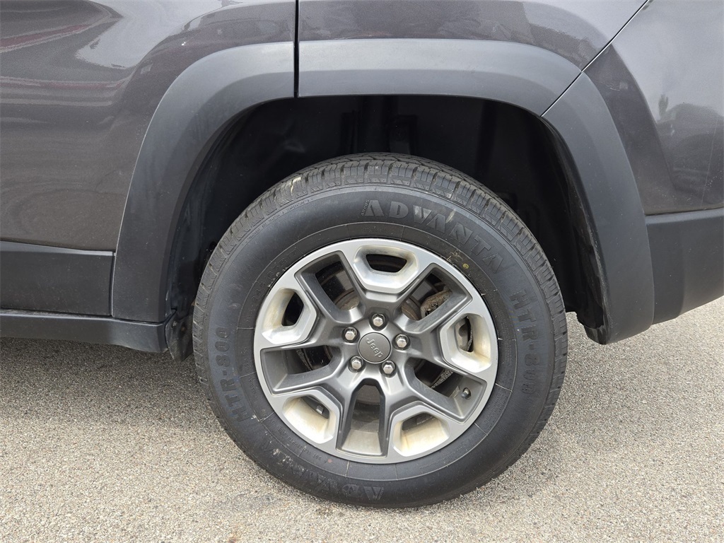 Vehicle image 11 of 39