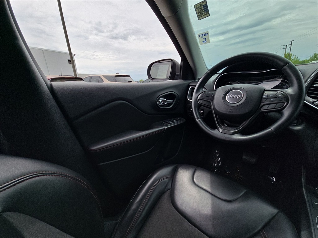 Vehicle image 24 of 39