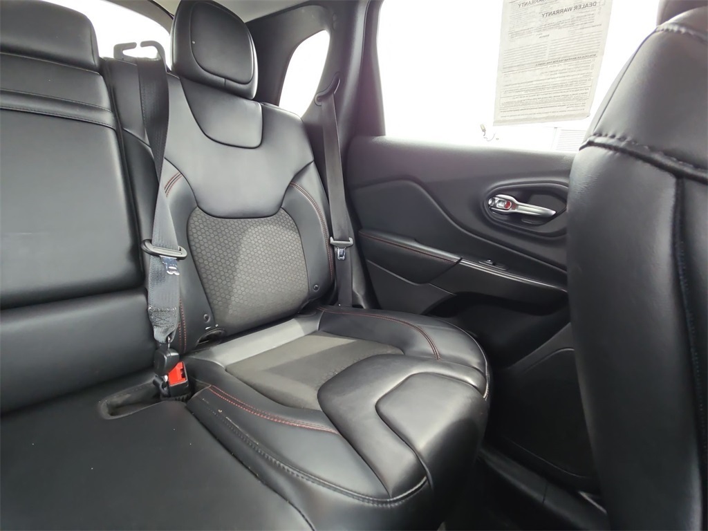 Vehicle image 14 of 39