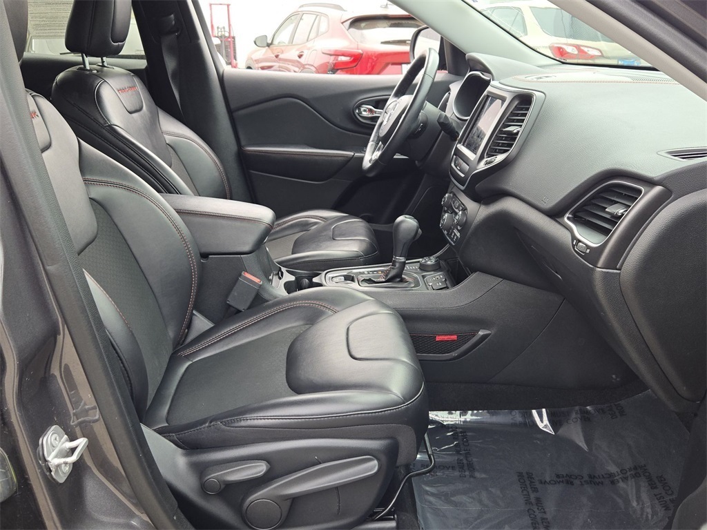 Vehicle image 16 of 39