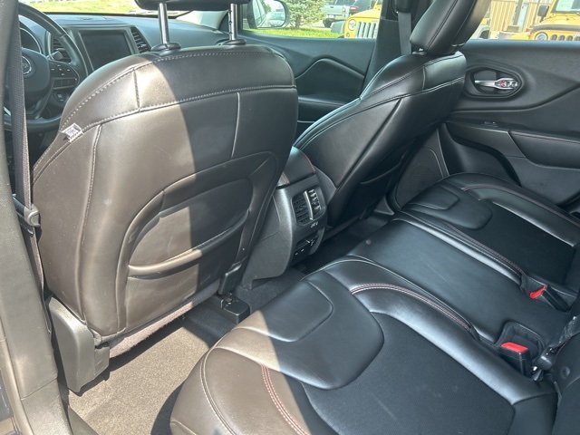 Vehicle image 11 of 33