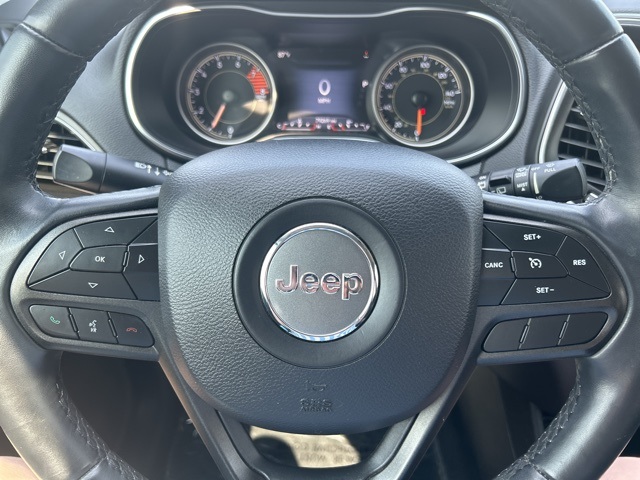 Vehicle image 23 of 33