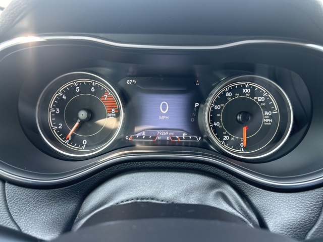 Vehicle image 21 of 33