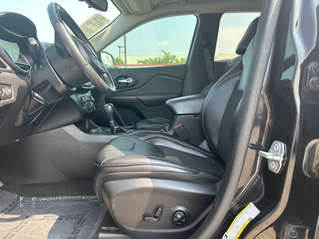 Vehicle image 8 of 33