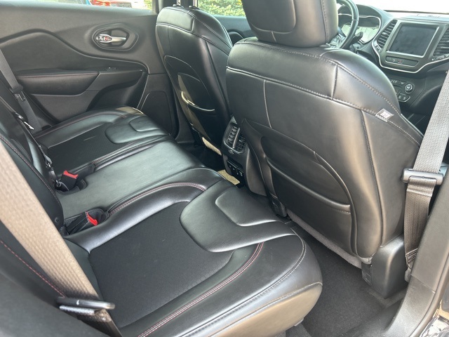 Vehicle image 14 of 33
