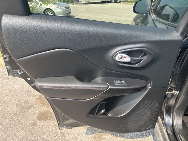 Vehicle image 13 of 33