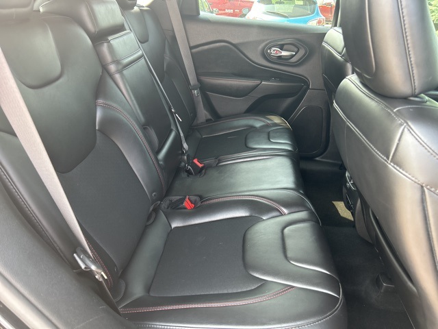 Vehicle image 15 of 33