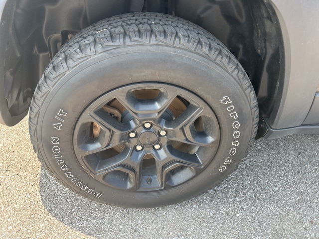 Vehicle image 32 of 33