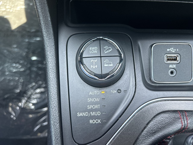 Vehicle image 28 of 33