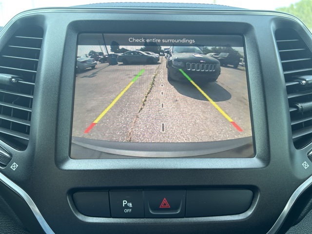 Vehicle image 27 of 33