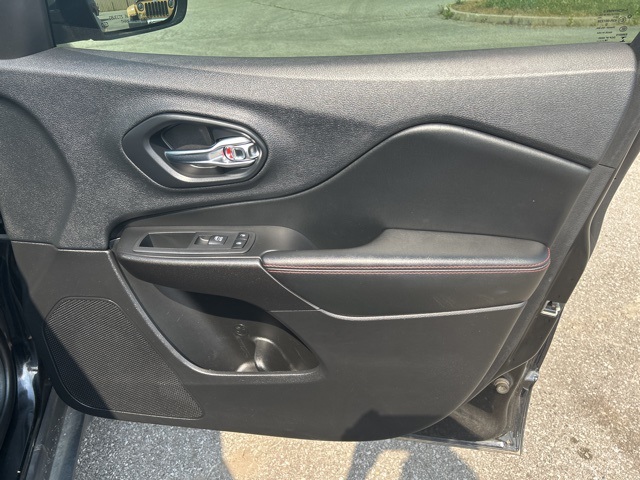 Vehicle image 20 of 33