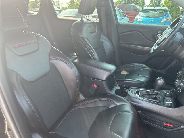 Vehicle image 19 of 33