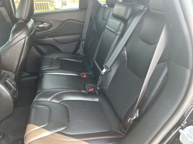 Vehicle image 12 of 33
