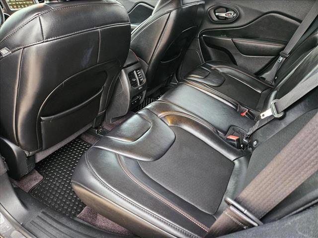 Vehicle image 16 of 26