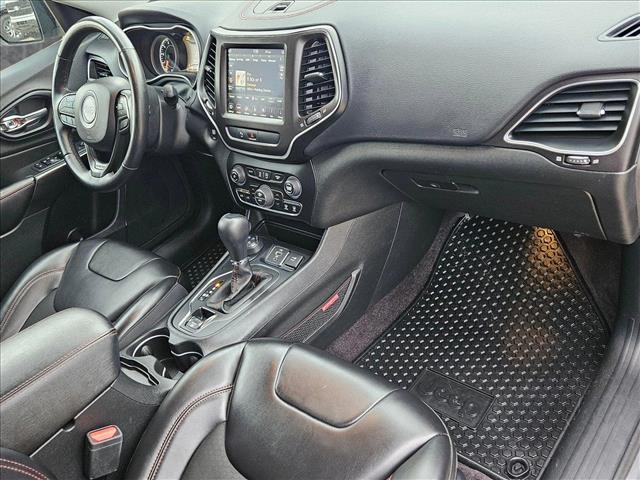 Vehicle image 23 of 26