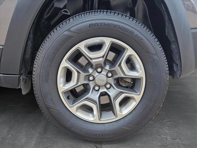 Vehicle image 25 of 26