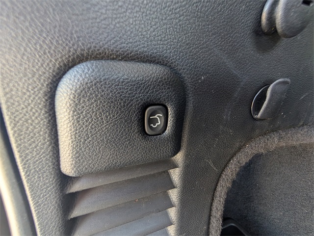 Vehicle image 14 of 35