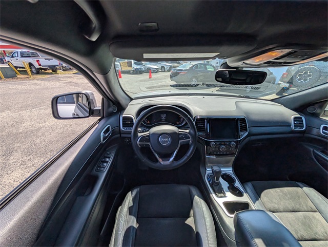 Vehicle image 18 of 35