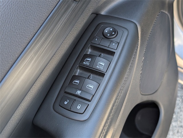 Vehicle image 21 of 35