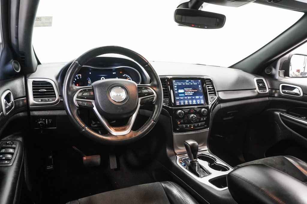 Vehicle image 14 of 30