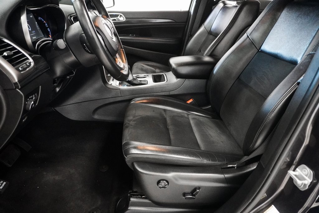 Vehicle image 12 of 30