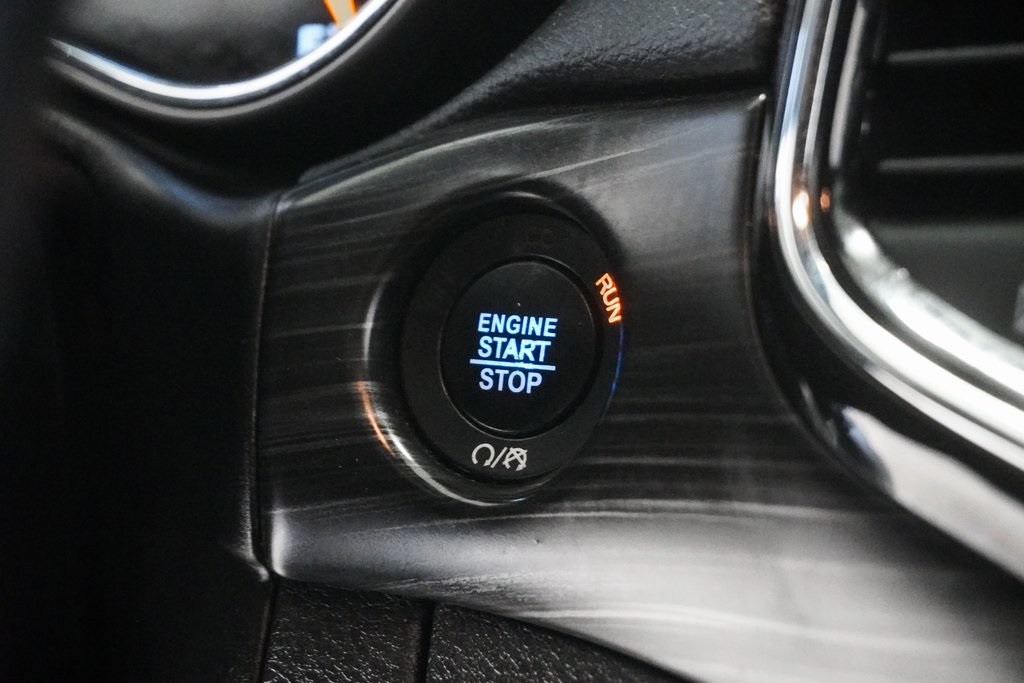 Vehicle image 25 of 30