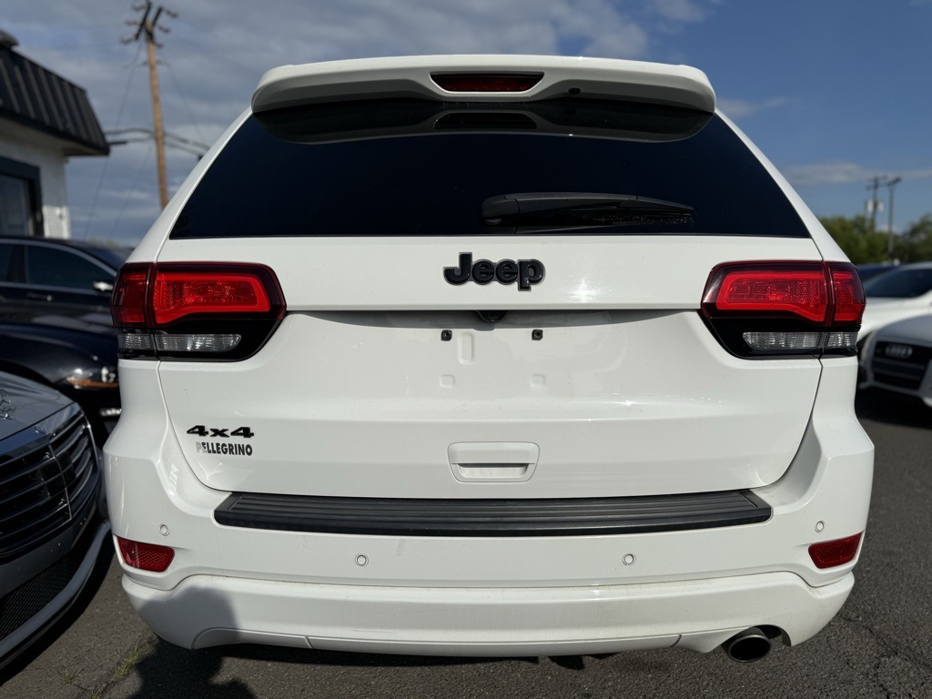 Vehicle image 4 of 24