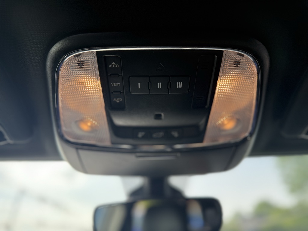 Vehicle image 23 of 24