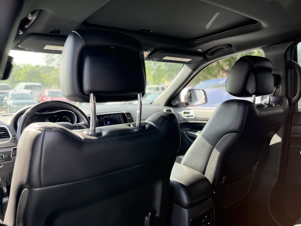 Vehicle image 13 of 24