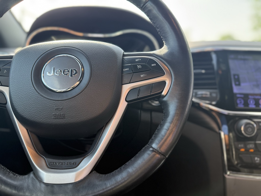 Vehicle image 21 of 24