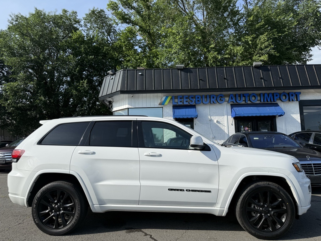 Vehicle image 7 of 24
