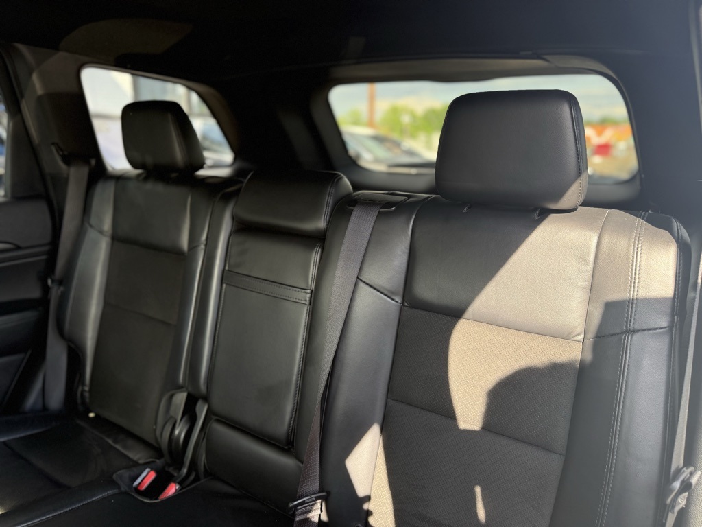 Vehicle image 11 of 24
