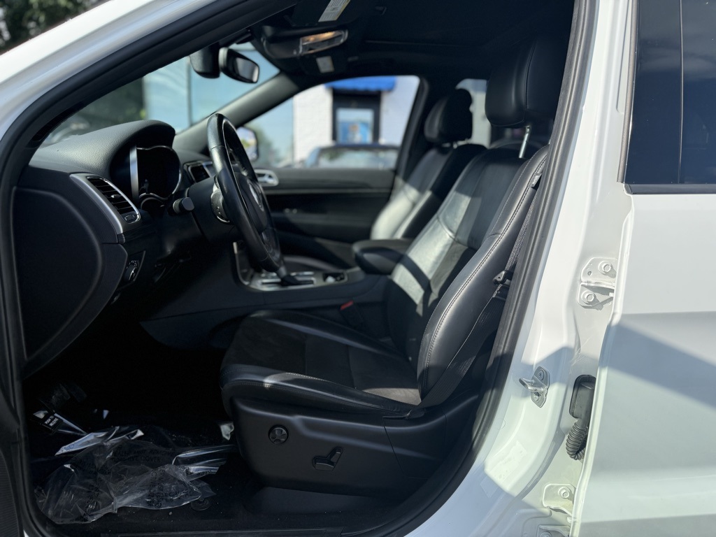 Vehicle image 9 of 24