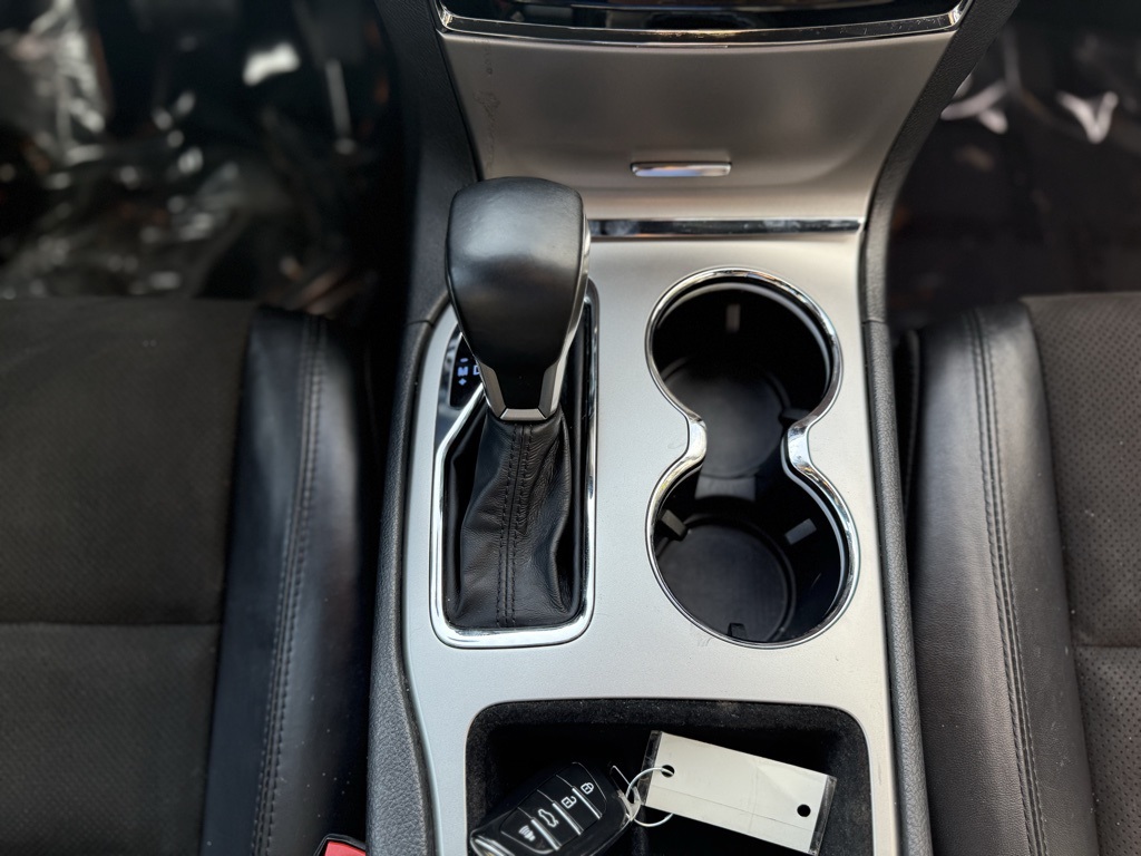 Vehicle image 16 of 24